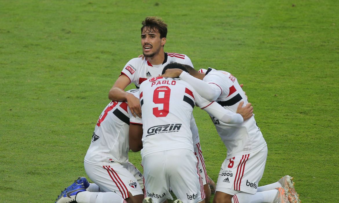 São Paulo vence Palmeiras por 2 a 0 e conquista o Campeonato Paulista